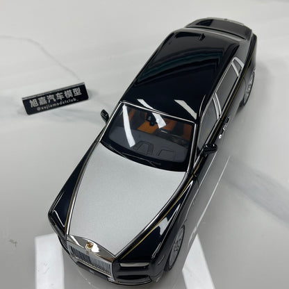 ZP 1/18 Rolls-Royce Phantom VIII (Gold Badge & Luggage Set Edition) – Pearl Black / Silver Roof (ZP115)