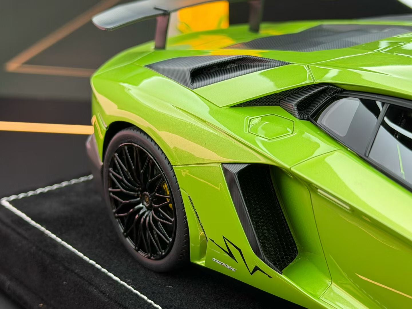 MR 1:18 Lamborghini Aventador LP750-4 Green 33/49 DDJ083