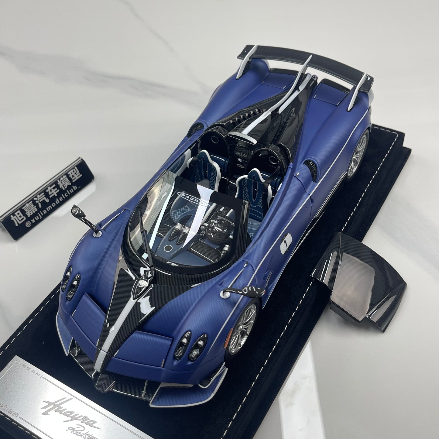 HH Model 1/18 Pagani Huayra – Matte Blue & Carbon Black (HH663)