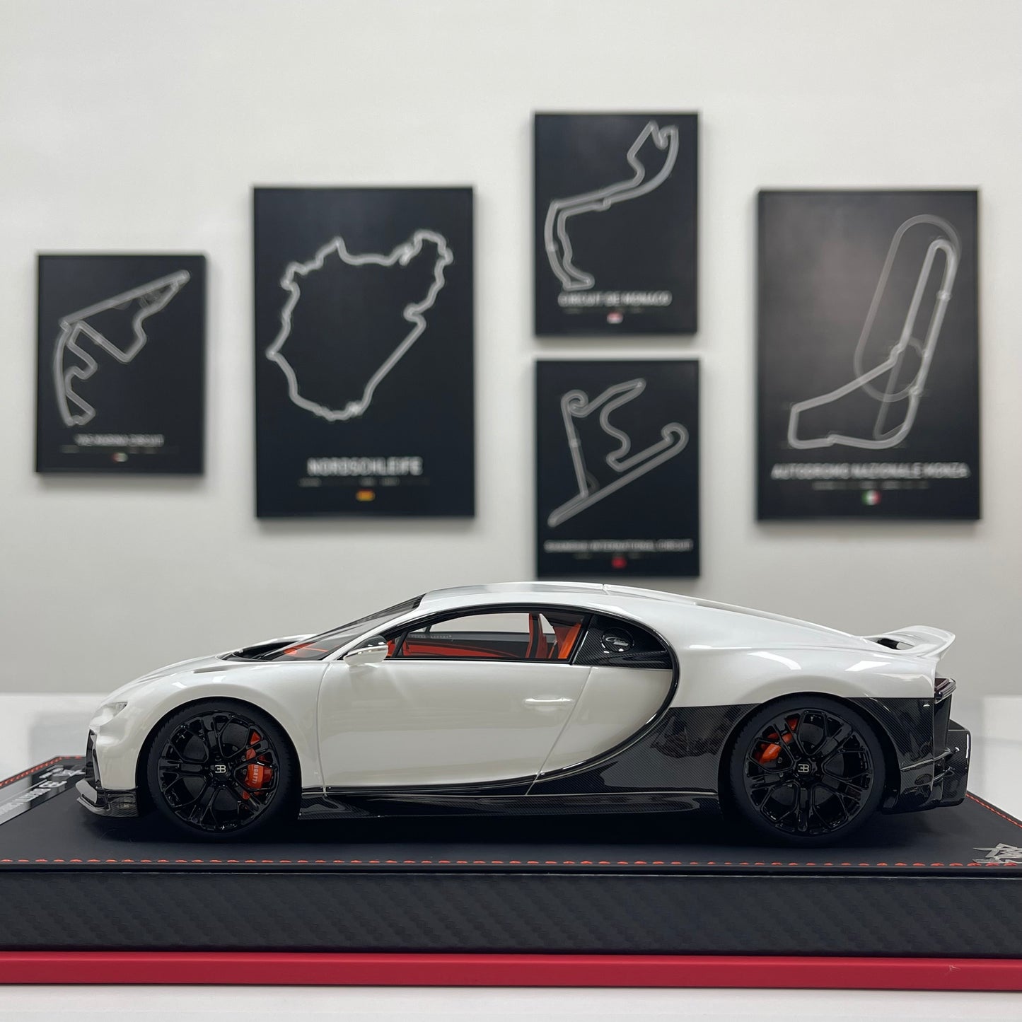 BBA MODEL 1/18 Bugatti Chiron Profilée – Black & White Panda