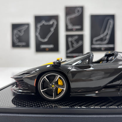 BBR 1/18 Ferrari SP3 Daytona 599+1 Spider - Open Roof Modena Yellow/Black Carbon Fiber P18214TMOCH
