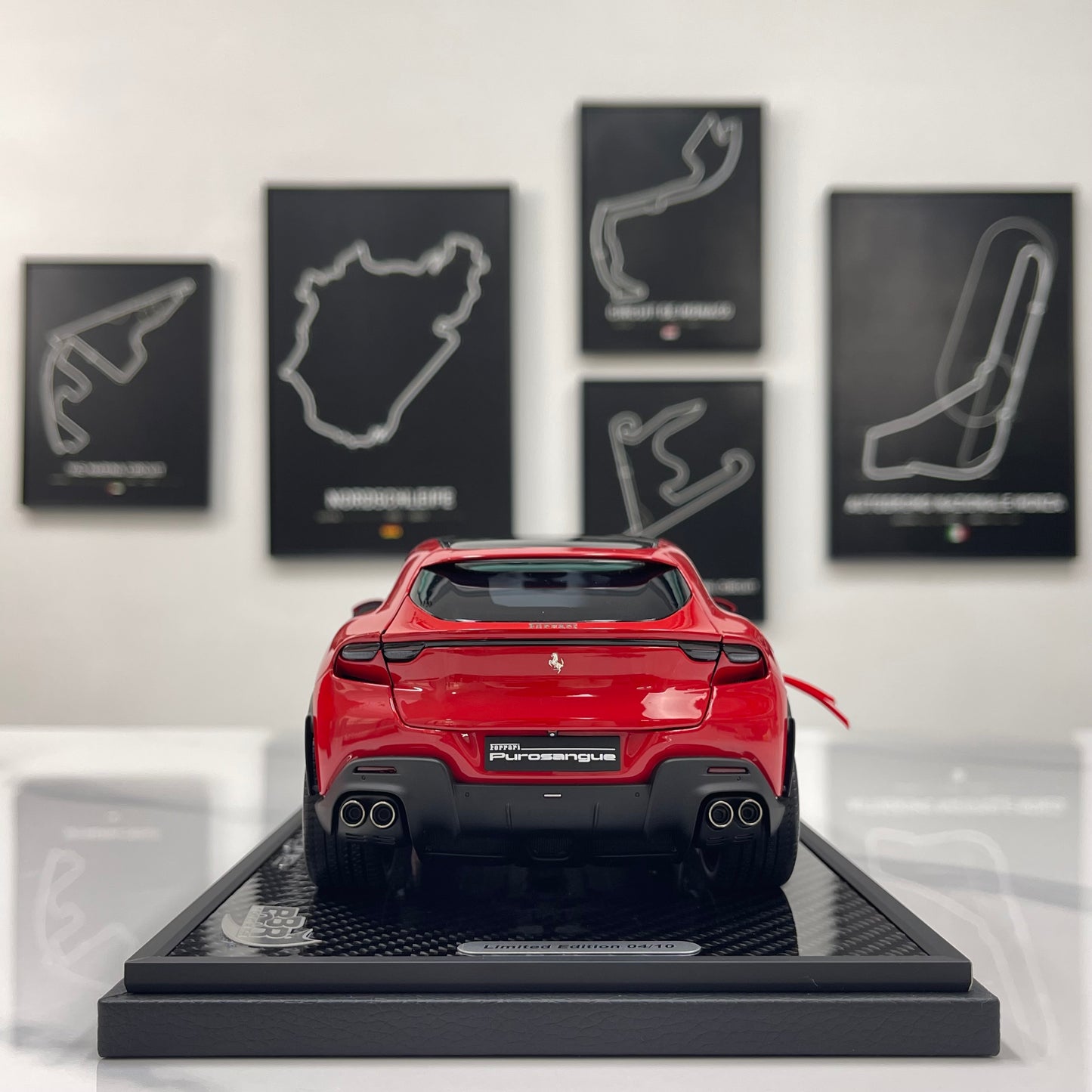 BBR 1/18 Ferrari Purosangue Black Top Carbon Fiber Base Standard Red HE180052ACH