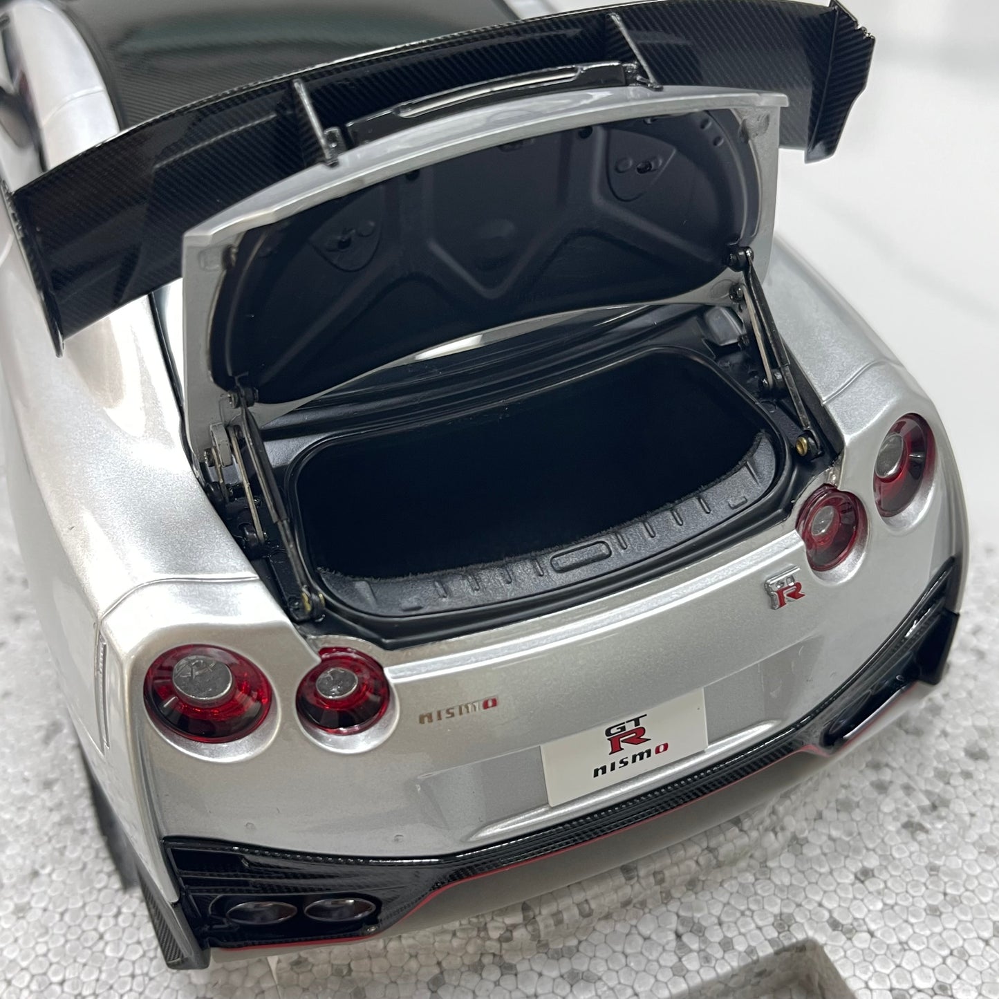 MOTORHELIX 1/18 Nissan GT-R NISMO (R35) Special Edition 2022 Ultimate Metallic Silver Alloy Model Car