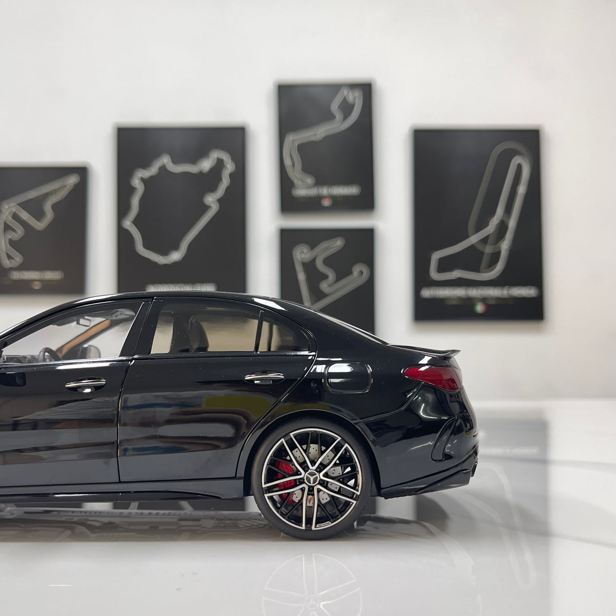 NZG 1/18 Mercedes-AMG C63 S E-Performance, Gloss Black (111200050)