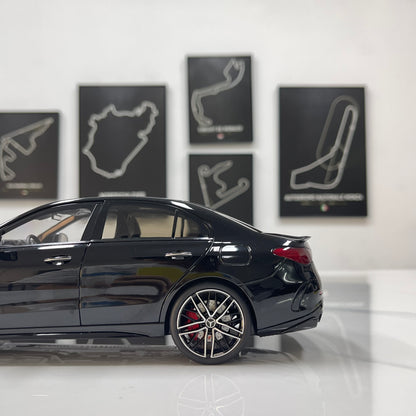 NZG 1/18 Mercedes-AMG C63 S E-Performance, Gloss Black (111200050)