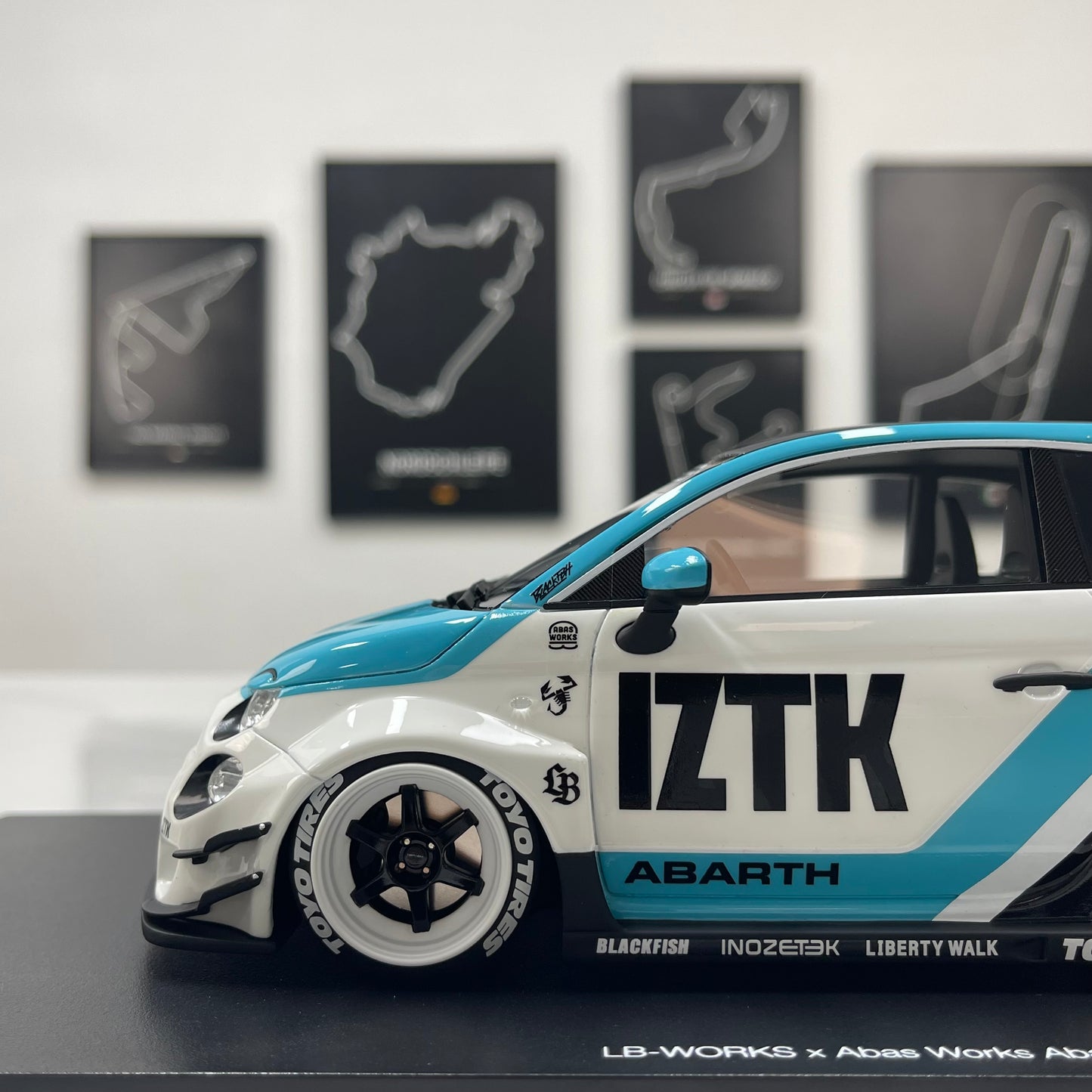 Topspeed 1/18 LB-WORKS x Abarth Works IZTK Abarth 95 – Blue & White Livery (TS0623)