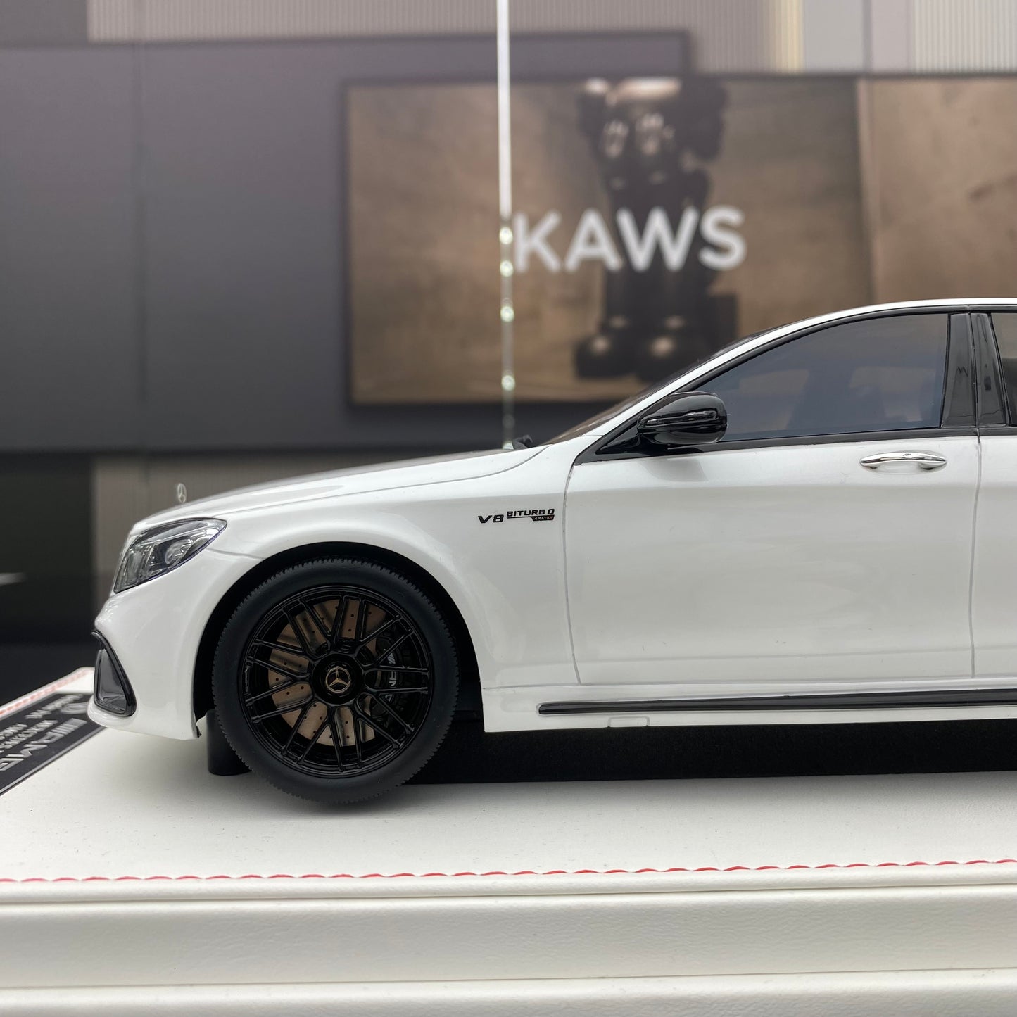 VEHICLE Art 1/18 Mercedes-Benz AMG S63 white car model ornament