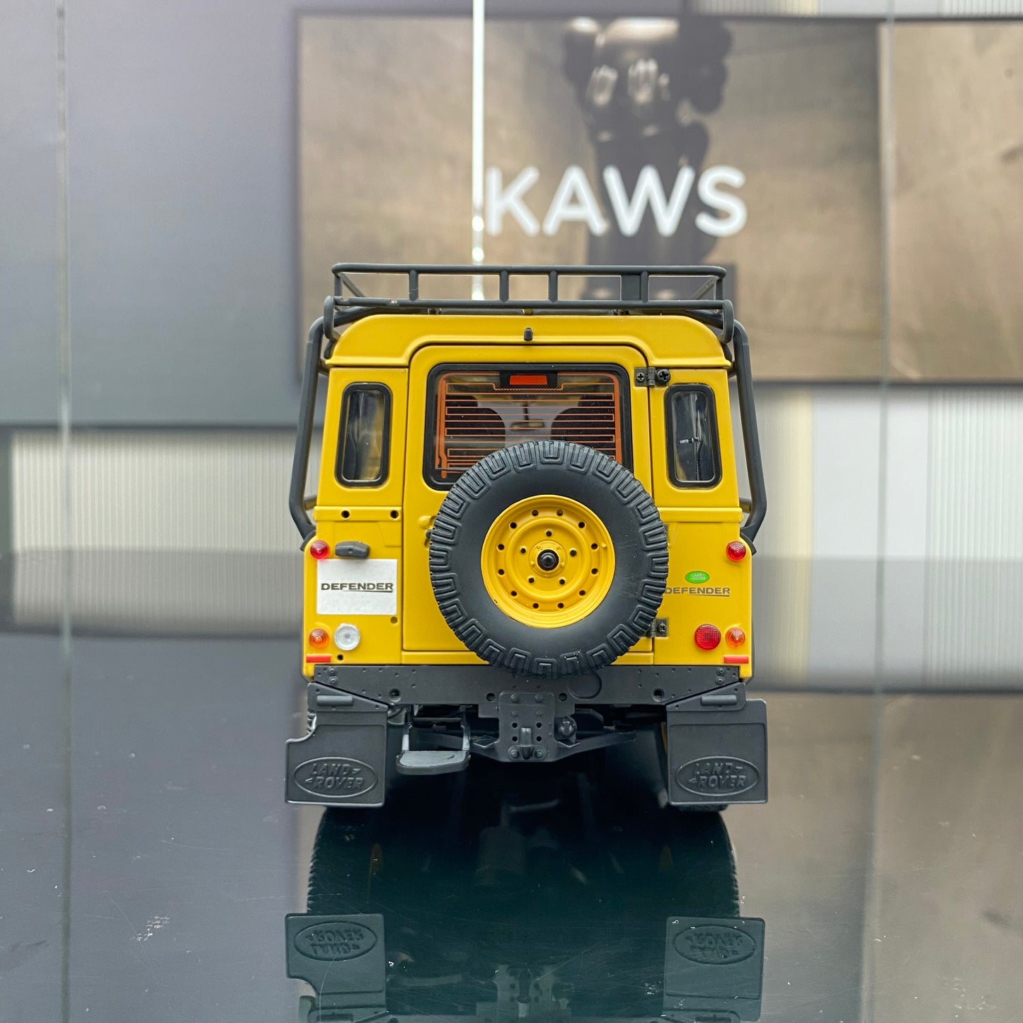 KYOSHO 1/18 Land Rover Defender 90 Camel Cup Alloy Fully Open Simulation Car Model Collection