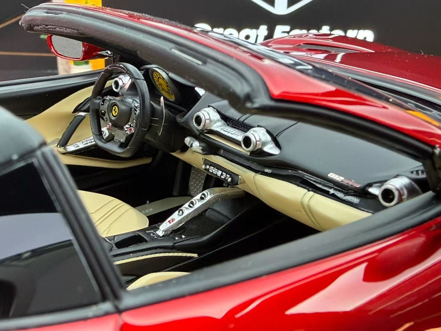 MR 1:18 Ferrari 812 GTS Metallic Red Christmas Special Edition 08/16 DDJ051