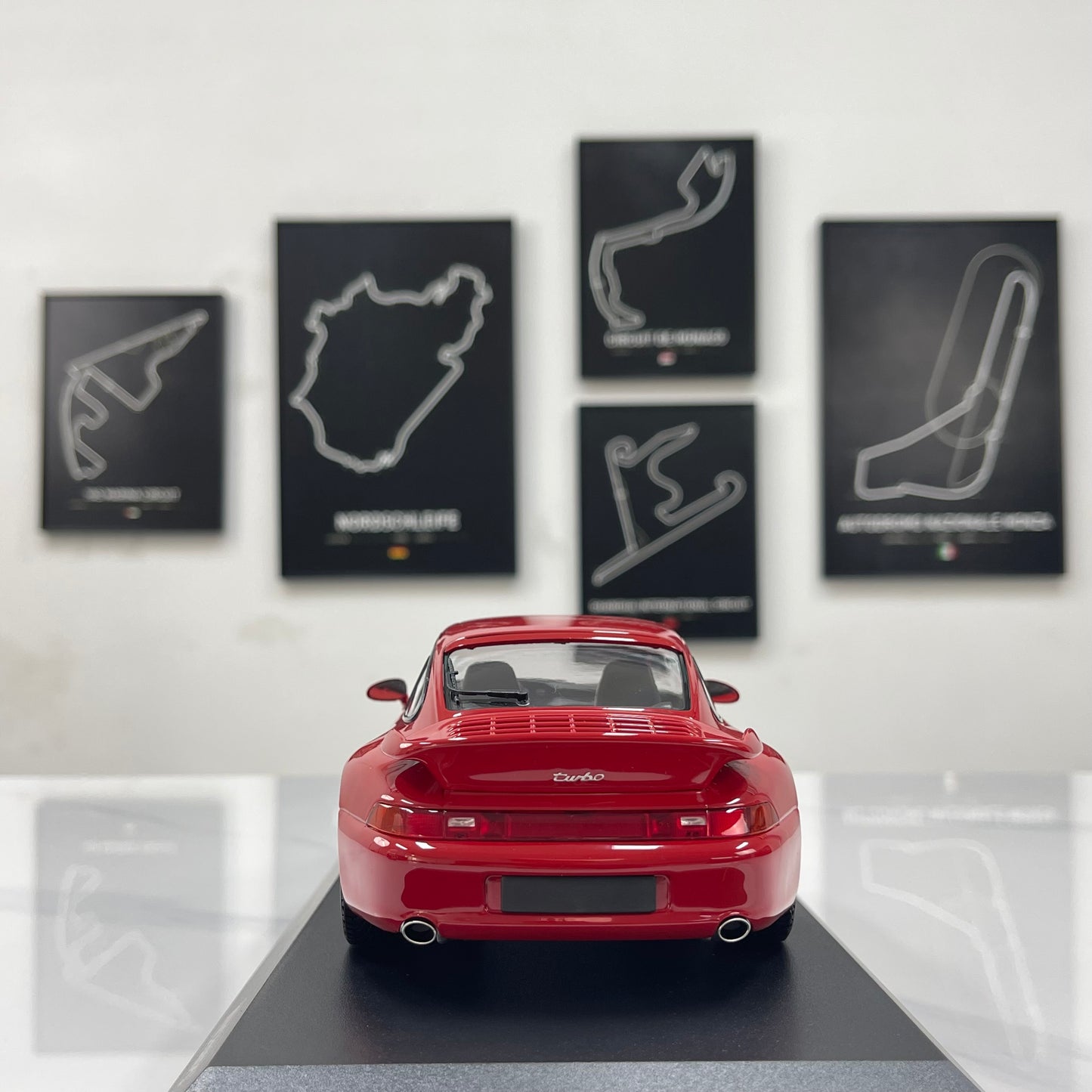 MINICHAMPS 1/18 Porsche 911 (993) Turbo (1995) Red 155061170