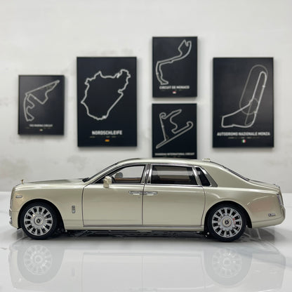 ZP 1/18 Rolls-Royce Phantom VIII (Gold Badge & Leather Case Edition) – Champagne Gold (ZP116)