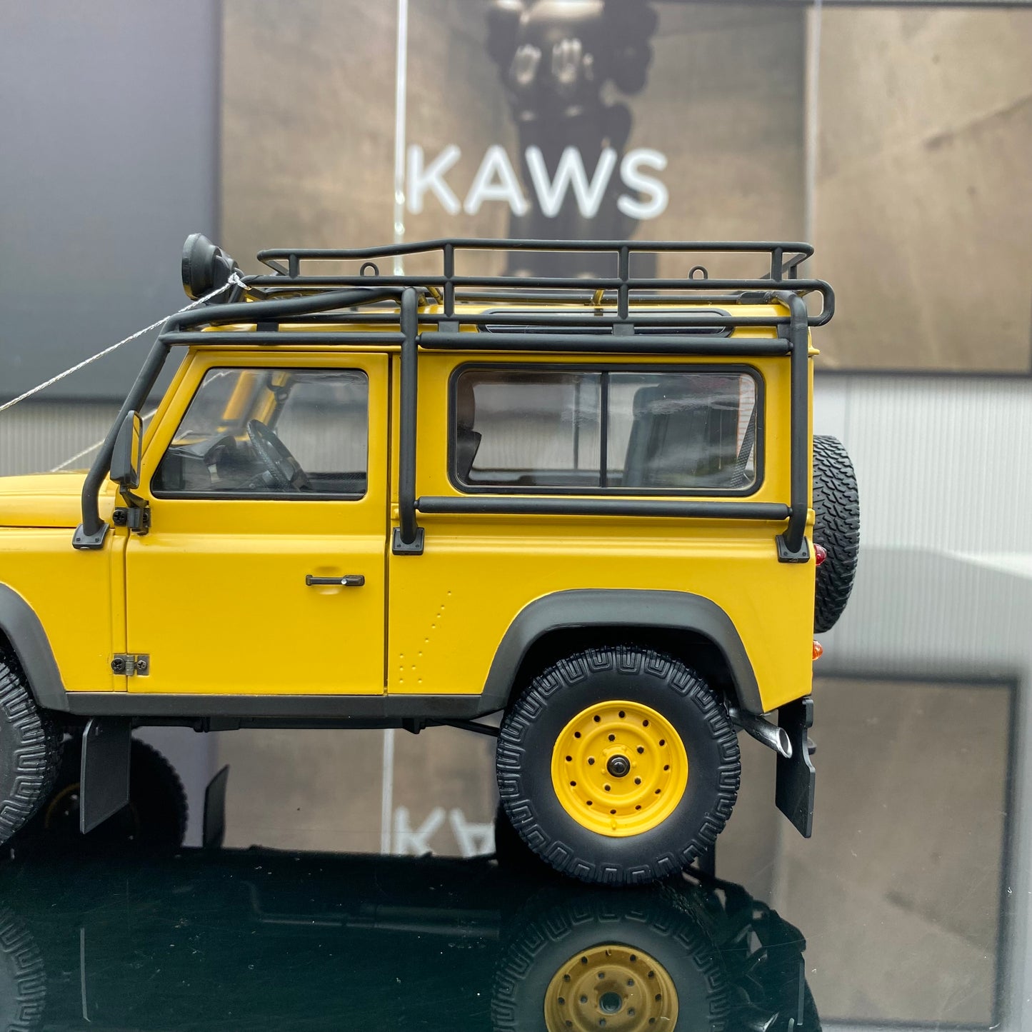 KYOSHO 1/18 Land Rover Defender 90 Camel Cup Alloy Fully Open Simulation Car Model Collection