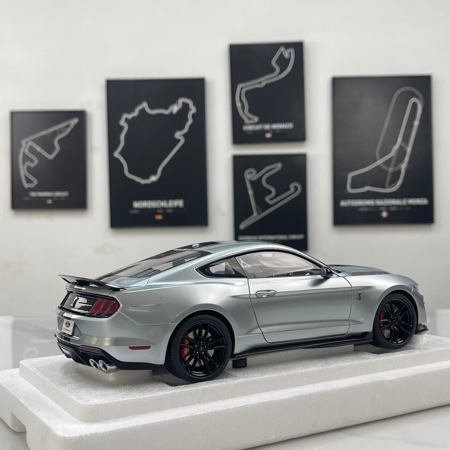 AUTOart 1/18 Ford Mustang Shelby GT500 Silver 73096
