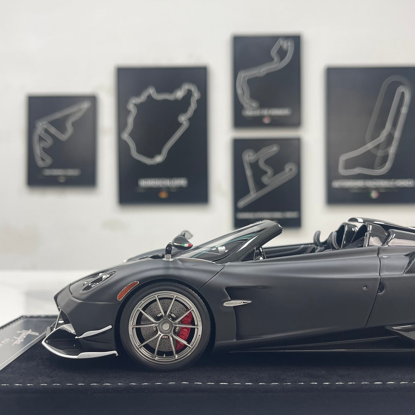 HH Model 1/18 Pagani Huayra Matte Black Carbon HH663