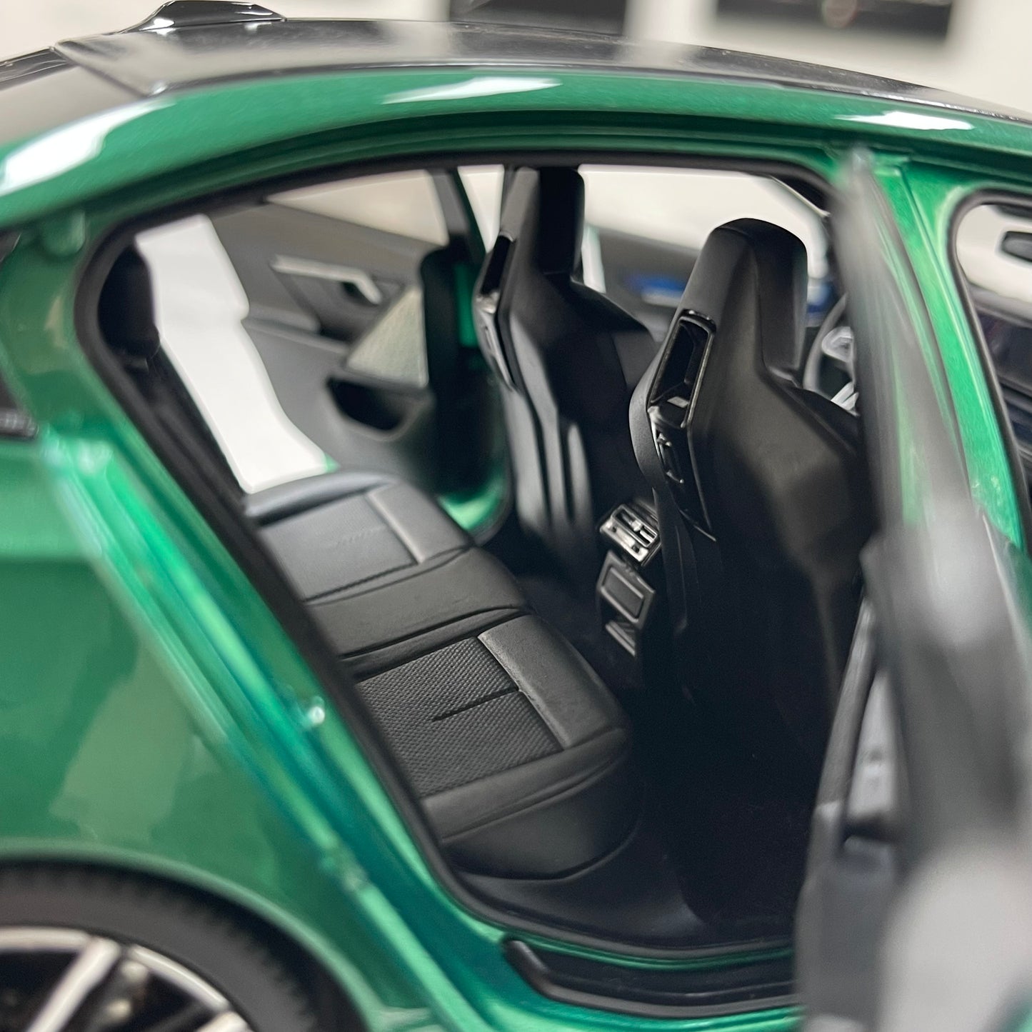 MINICHAMPS 1/18 BMW M5 2024 Metallic Green 110023800