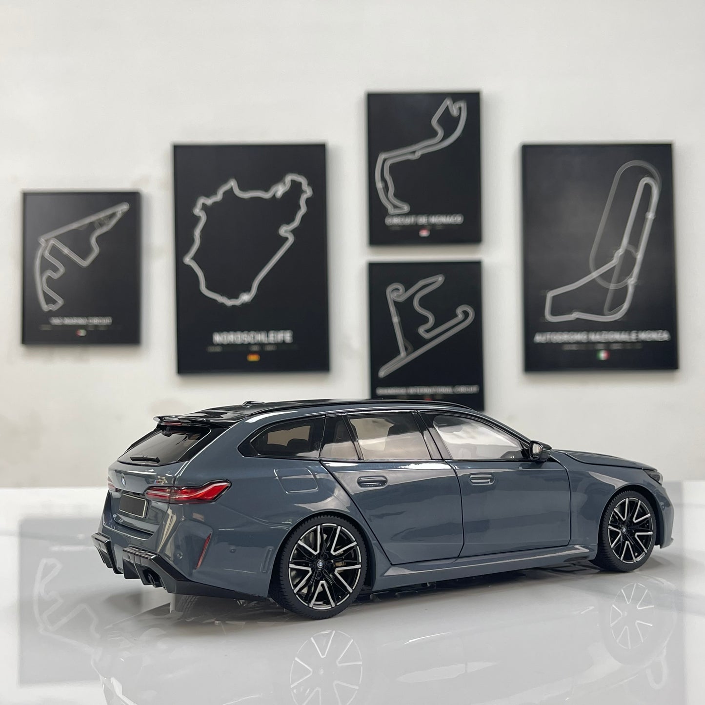 MINICHAMPS 1/18 BMW M5 Touring (2024) – Metallic Grey (110023901)