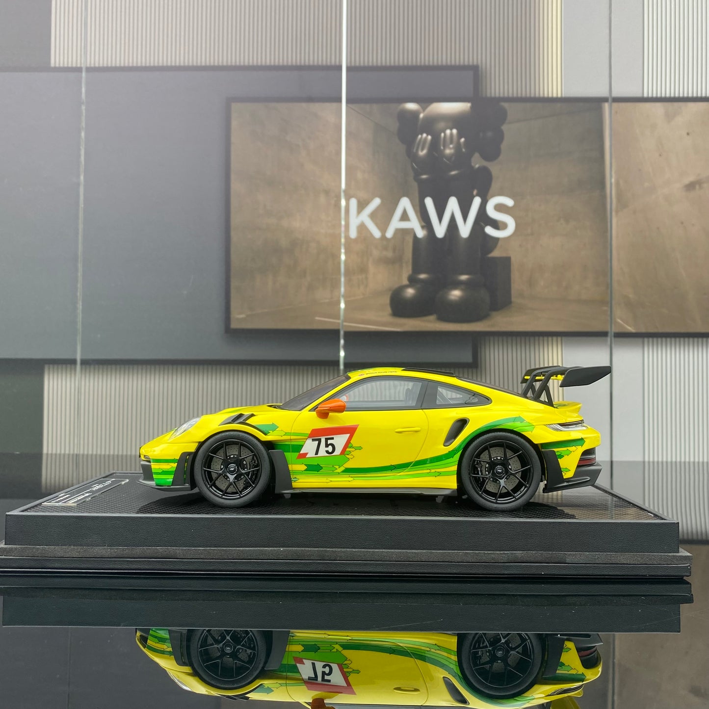 TP 1/18 Porsche 992 GT3 RS (Weissach Package) Glorora painting simulation car model