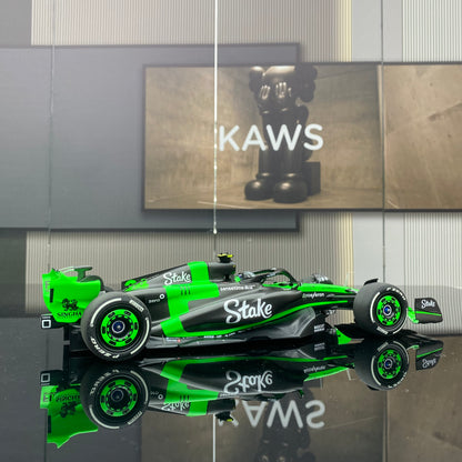 Minichamps 1/18 STAKE F1 TEAM KICK SAUBERC44-ZHOU GUANYU-2024 Precio 1579 117240124
