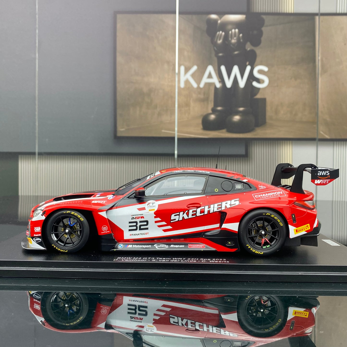 SPARK 1/18 BMW M4 GT3 WRT Team 2023 Spa Endurance Race No. 32 Red Paint Simulation Car Model Ornament