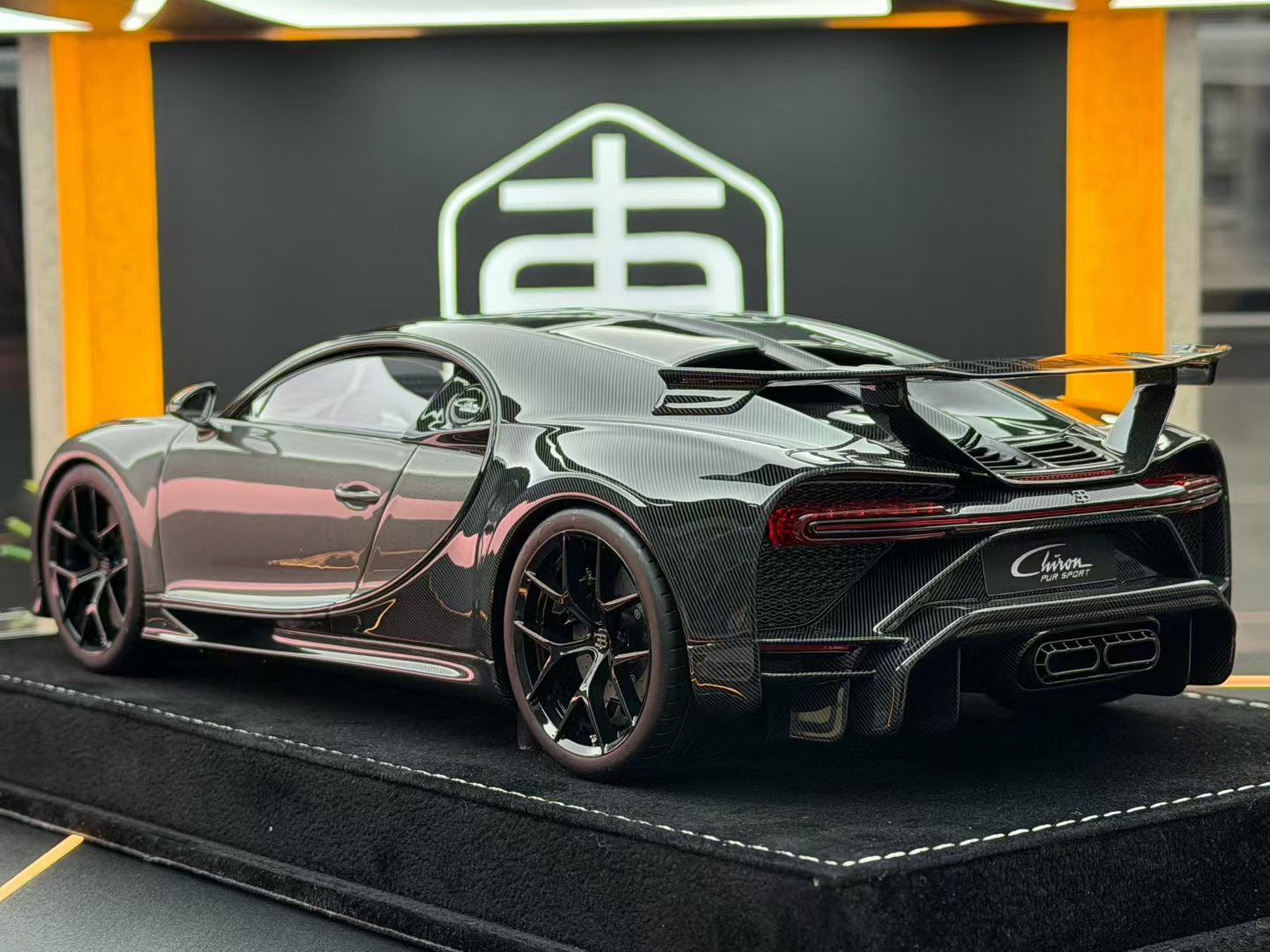HH 1:18 Bugatti Chiron pur Sport 10/30 DDJ025