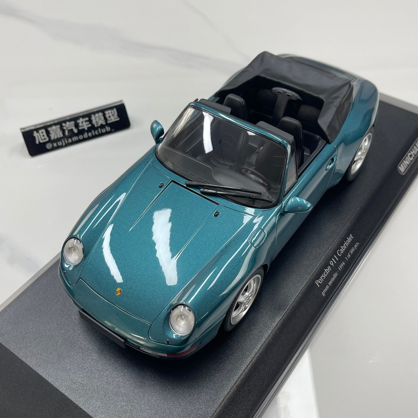 MINICHAMPS 1/18 Porsche 911 (993) Cabriolet – Metallic Green (155061132)