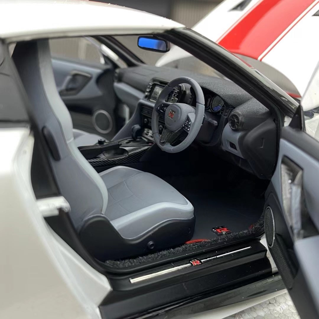MH 1/18 Nissan GTR R35 50th Anniversary Alloy Full Opening Simulation Car Model

Nissan GTR R35 White