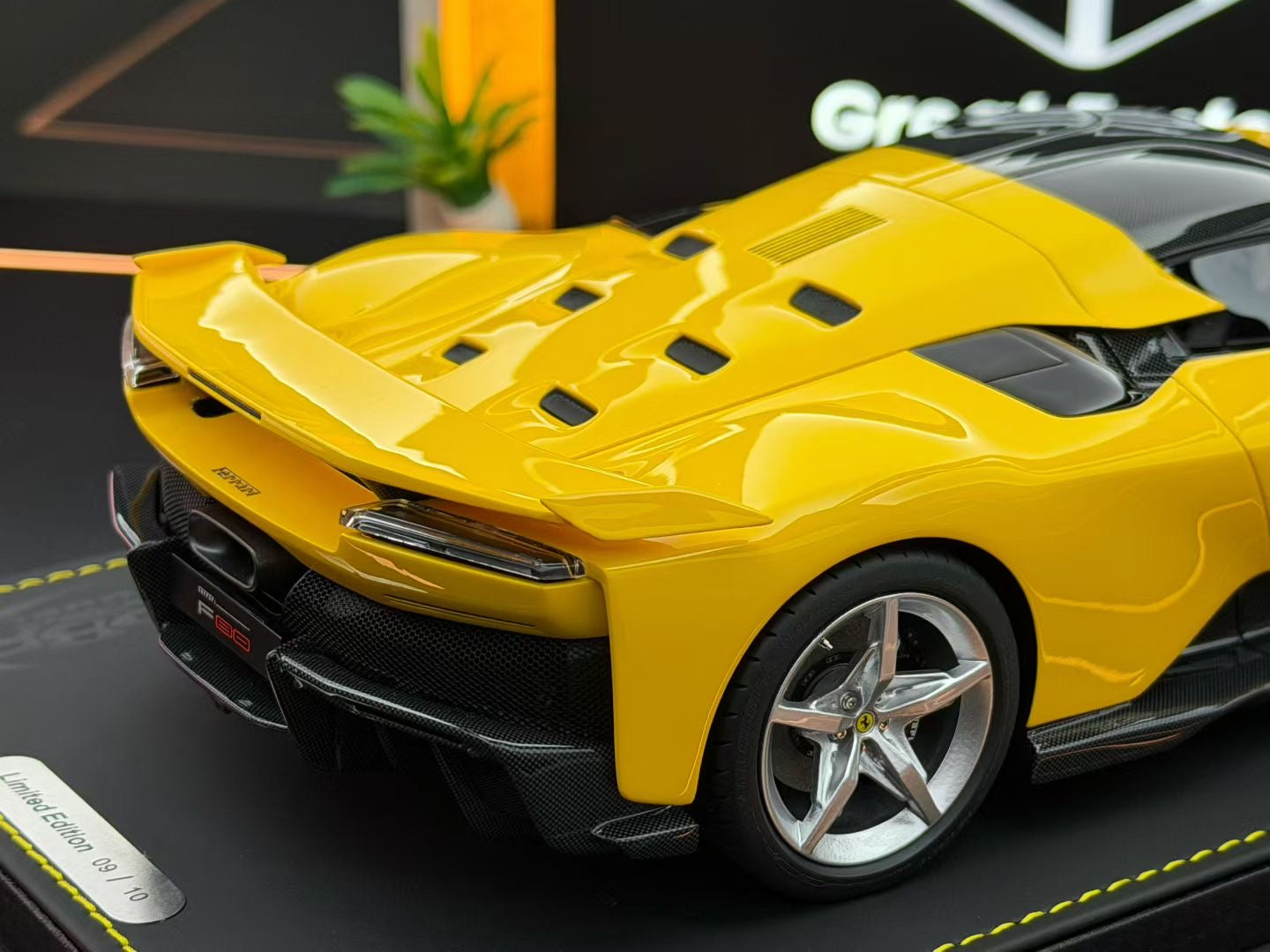BBR 1:18 Ferrari F80 Giallo Modena 09/10 DDJ092