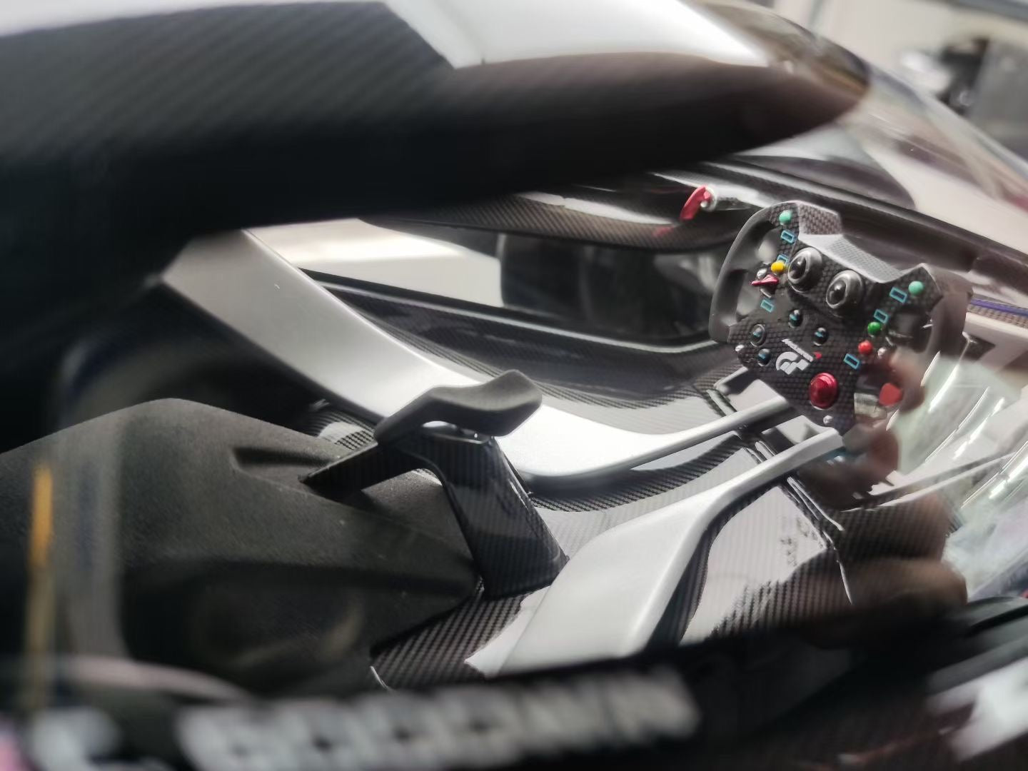 Amalgam 1/8 McLaren Ultimate Vision Gran Turismo - Signature Edition 24/91 DDJ059