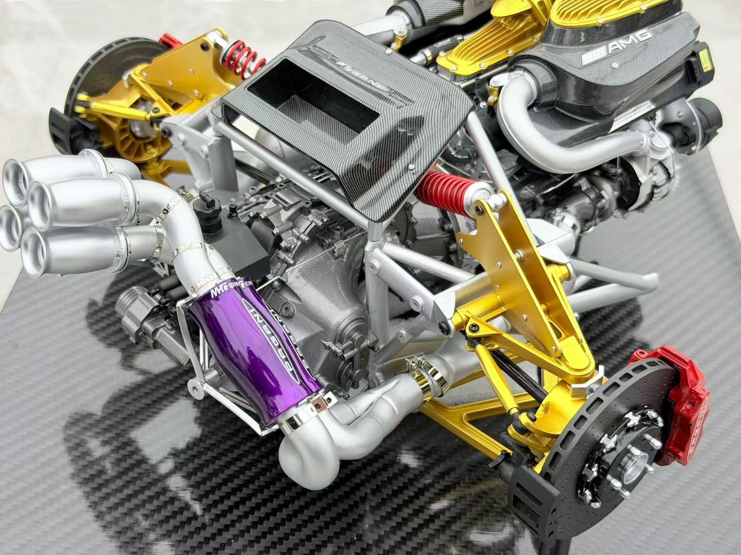 FA 1:6 Pagani Huayra Engine Model 277/888 DDJ065