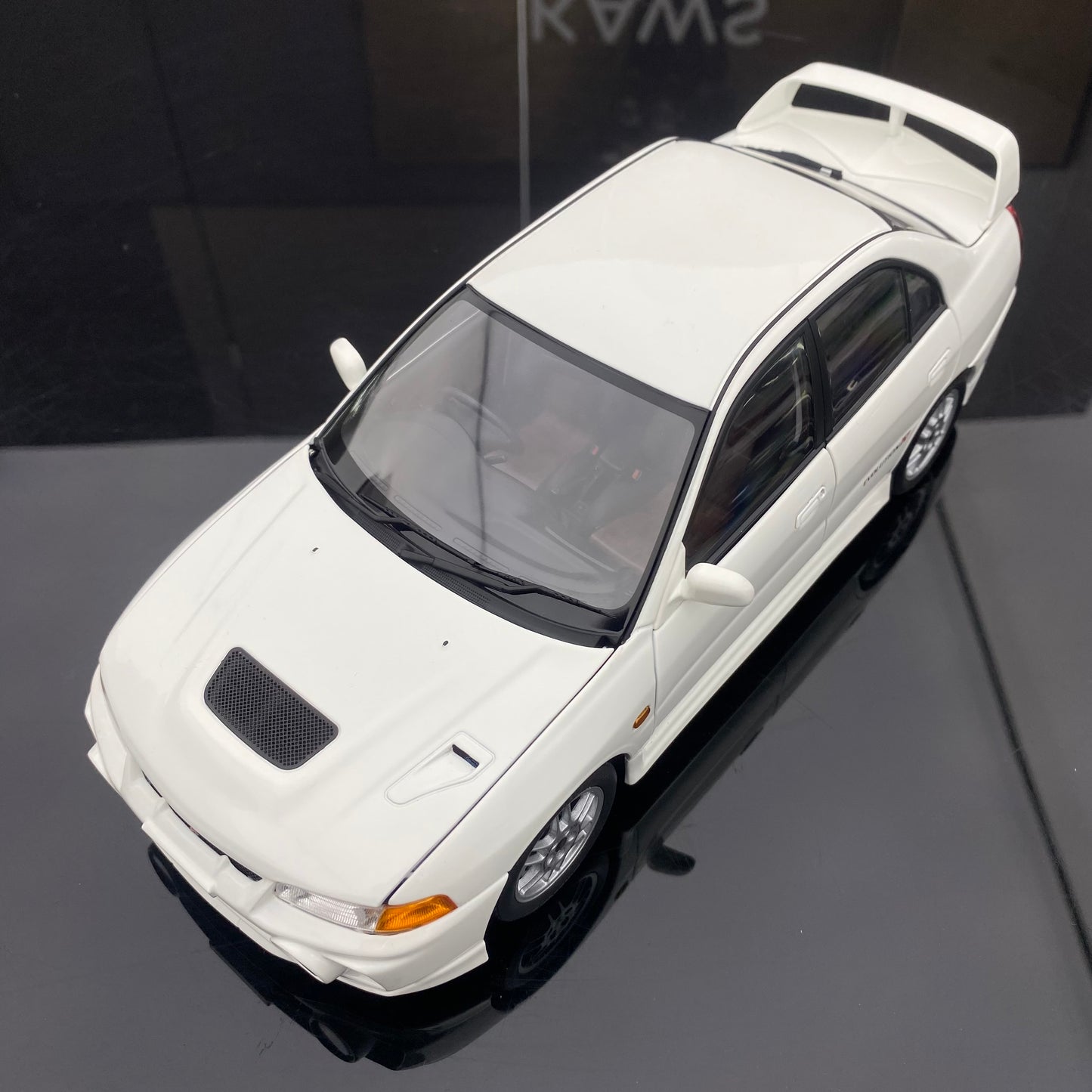 MOTORHELIX MH 1/18 Alloy Car Model Mitsubishi Lancer EVO 4th Generation Ornaments