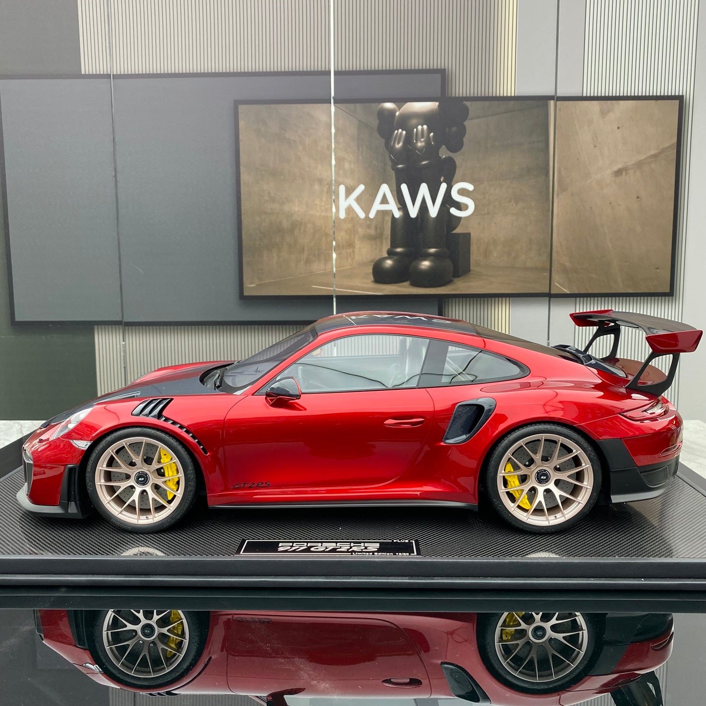 DM 1/8 Porsche 911 GT2RS trendy collectible ornaments simulation car model