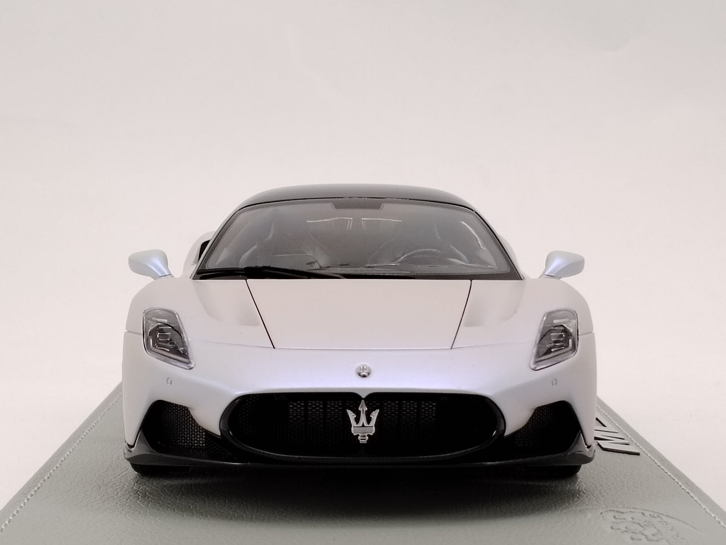 BBR 1/18 Maserati MC20 leather base white alloy model car HE180051ABBR