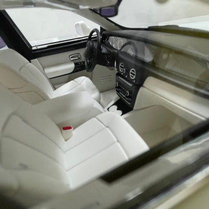 HH Model 1/18 Rolls-Royce Phantom Series II Ivory White HH735