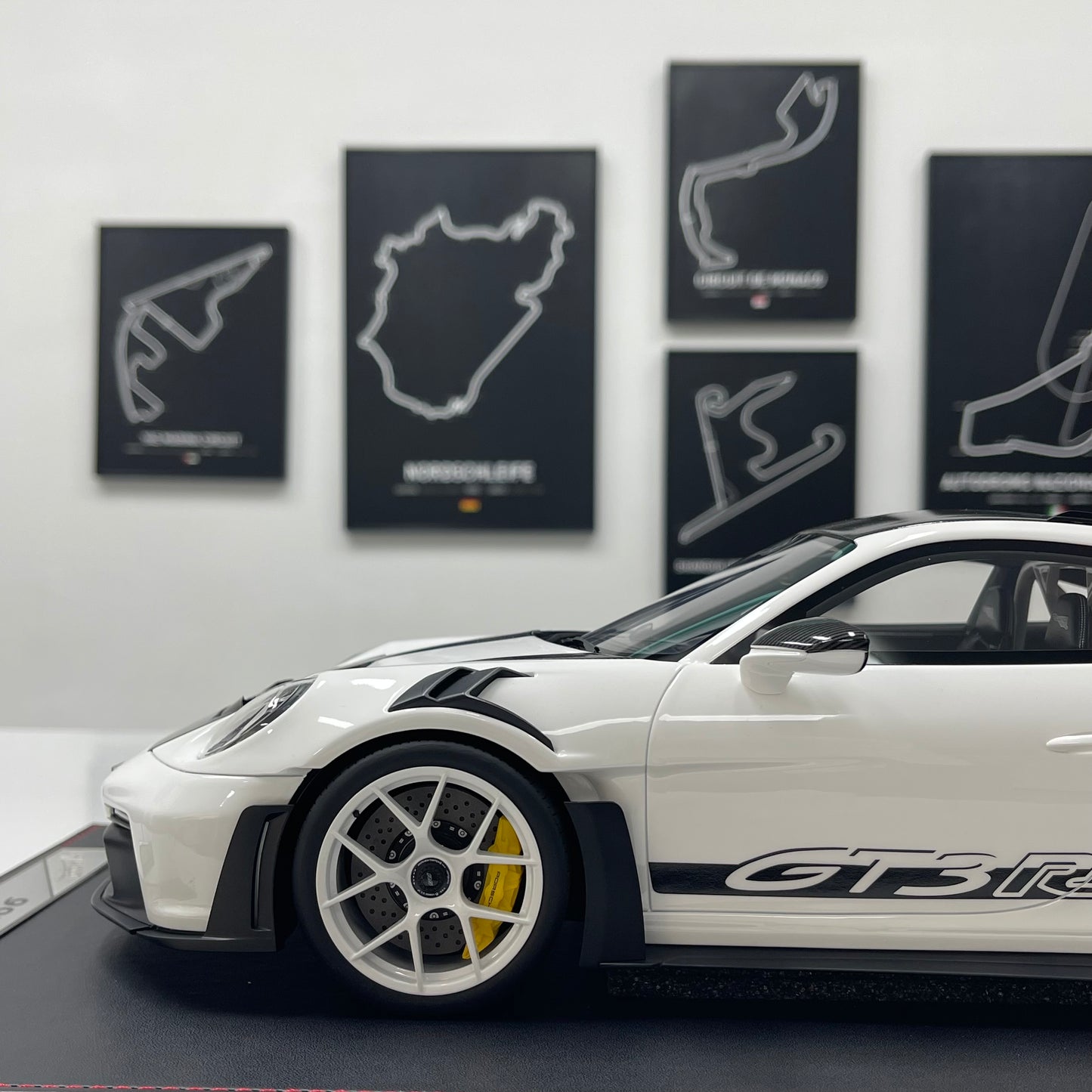 IVY 1/12 Porsche 992 GT3 RS White Wheels Limited Edition Model Car