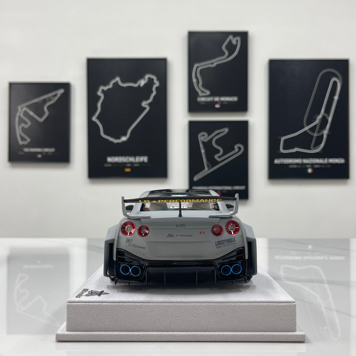 BBA MODEL 1/18 Nissan GTR 35GT-RR Fighter Gray Limited Edition Model Car