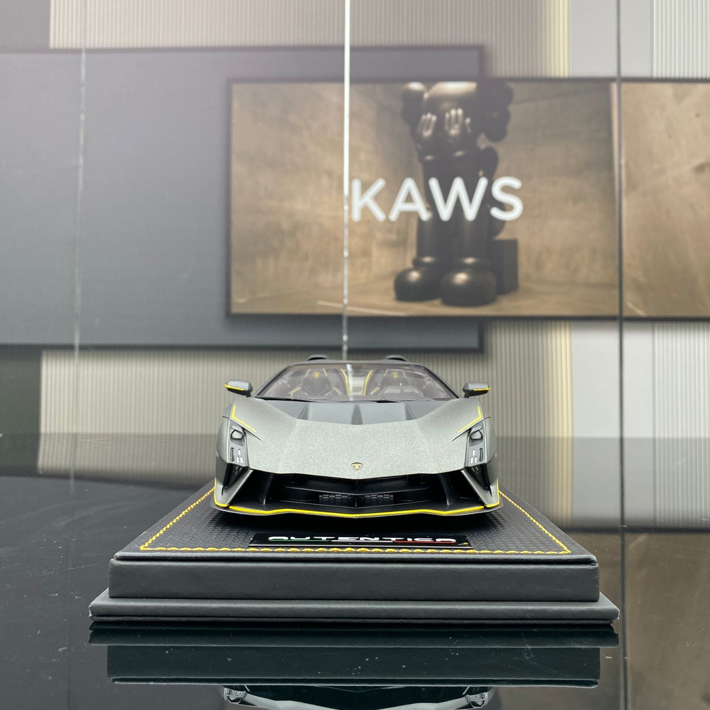 Colección de adornos de simulación de coche Lamborghini Autentica Roadster MR 1/18