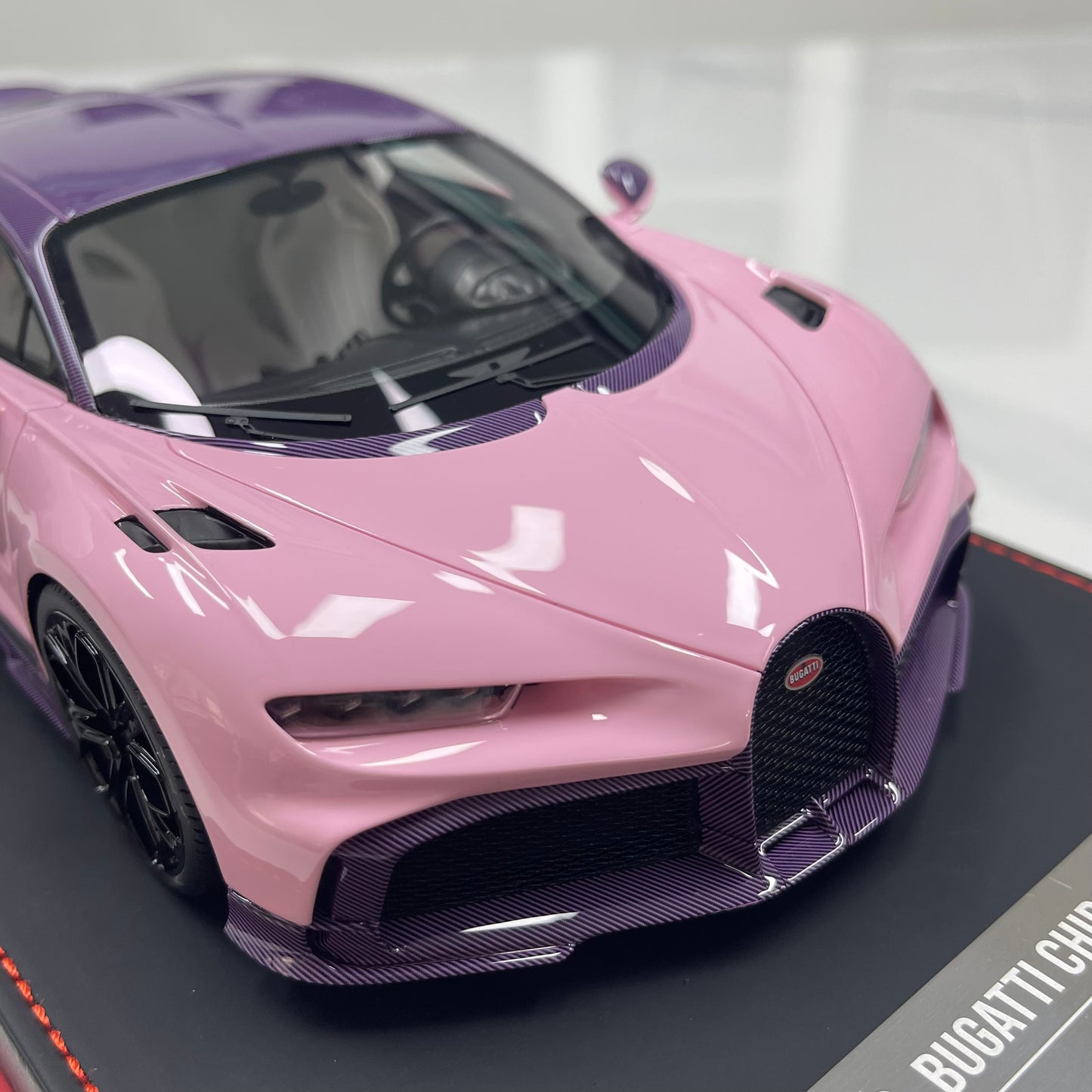 BBA MODEL 1/18 Bugatti Chiron Profilée – Pink