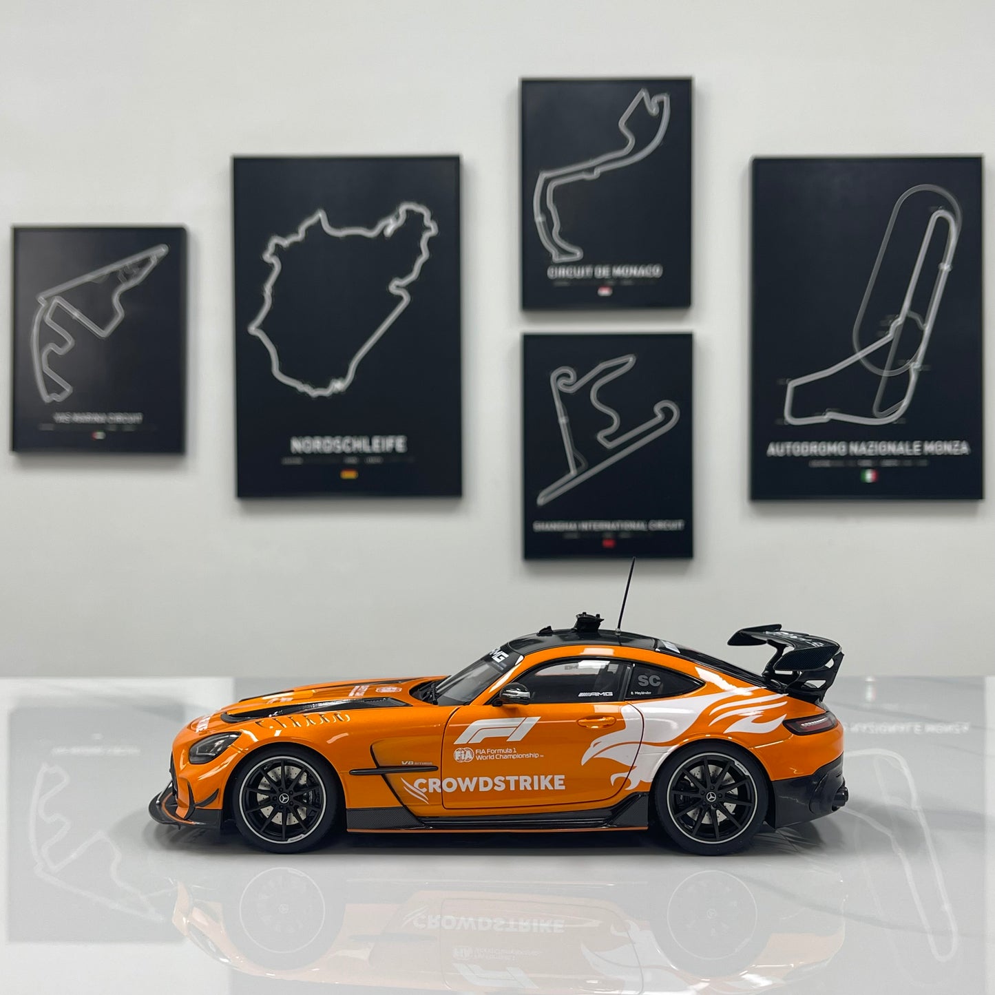 MINICHAMPS 1/18 Mercedes-AMG GT BLACK SERIES SILVERSTONE 2025 Safety Car Orange 110032092