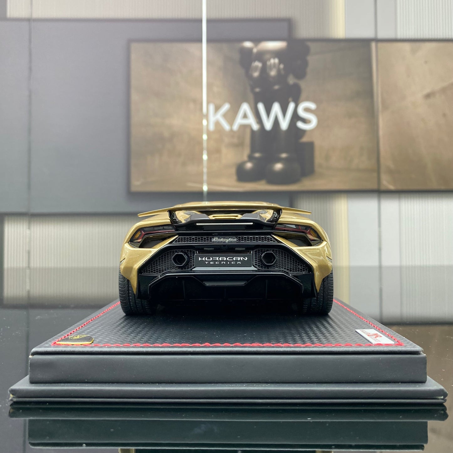 Lamborghini Huracan LP640-2 Tecnica Sunburst Gold Edición Limitada a escala 1/18