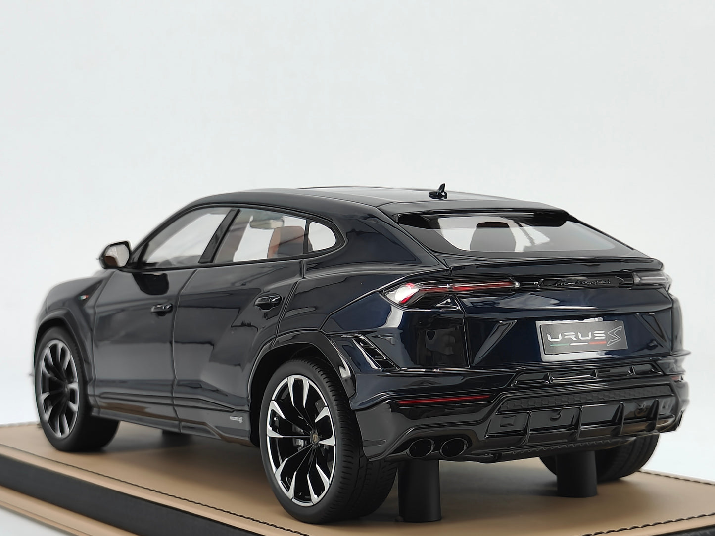 MR 1/18 Lamborghini URUS S Sunroof Edition SUV Limited Edition Car Model Ornaments