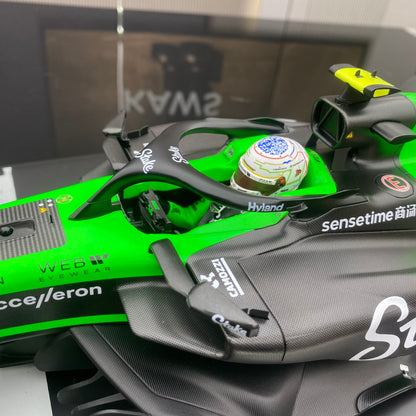 MINICHAMPS 1/12 STAKE F1 TEAMKICK SAUBER C44 Zhou Guanyu 2024 with stop sign black and green paint simulation car model