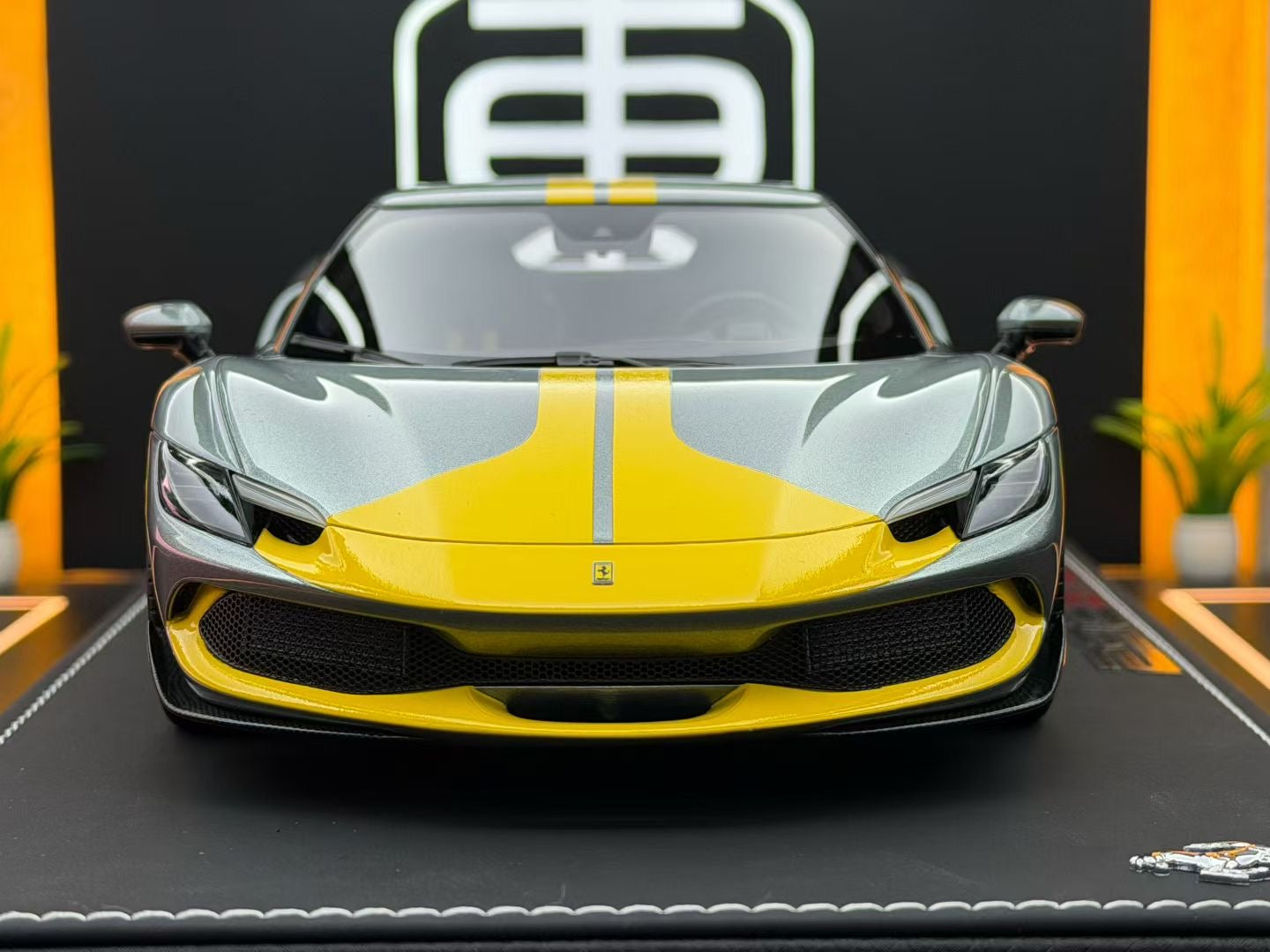 BBR 1/18 Ferrari 296GTB Silver with Yellow Top 001/300 DDJ011