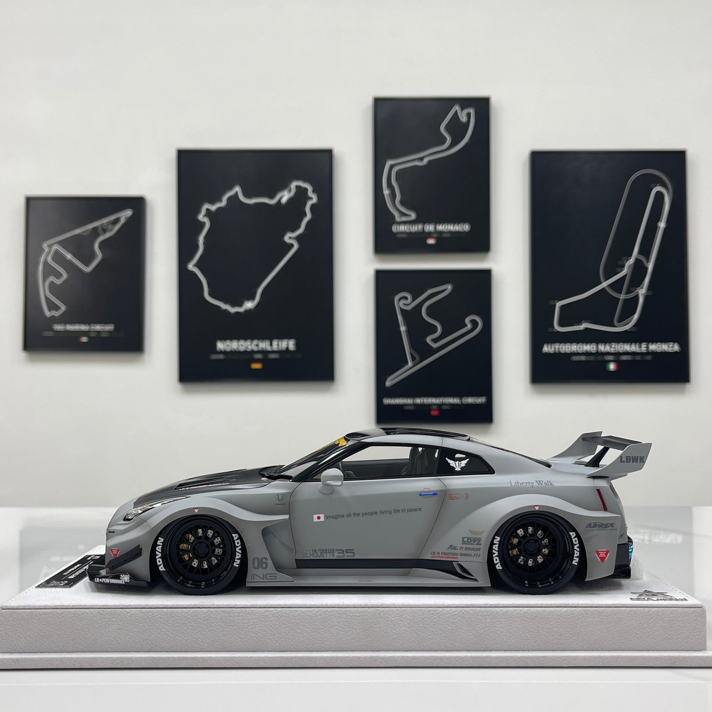 BBA MODEL 1/18 Nissan GTR 35GT-RR Fighter Gray Limited Edition Model Car