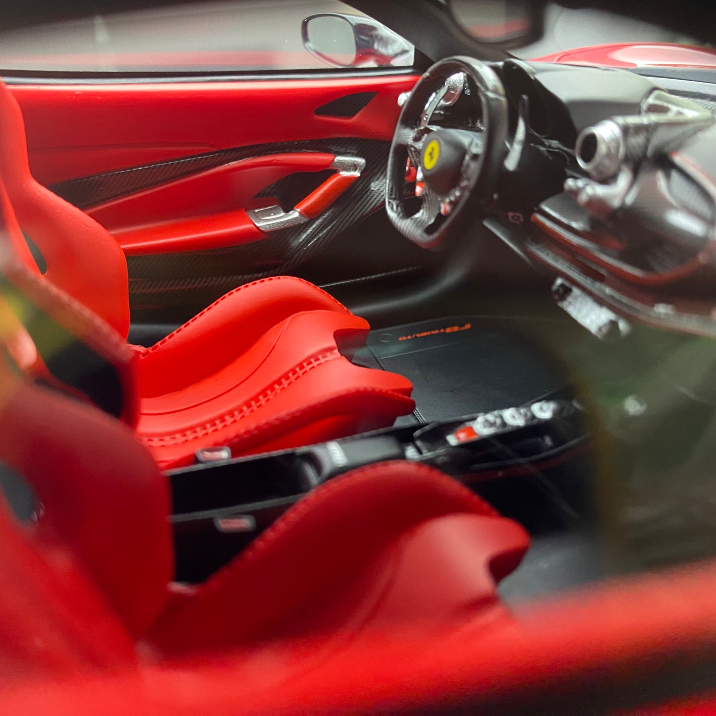 VIP 1/18 Ferrari F8 wide-body modified version simulation car model ornament gift