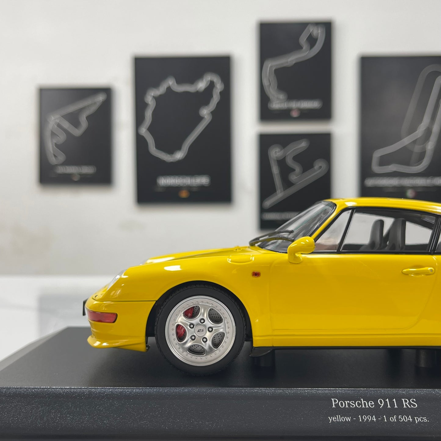 MINICHAMPS 1/18 Porsche 911 RS (993) - 1994 Yellow 155061120