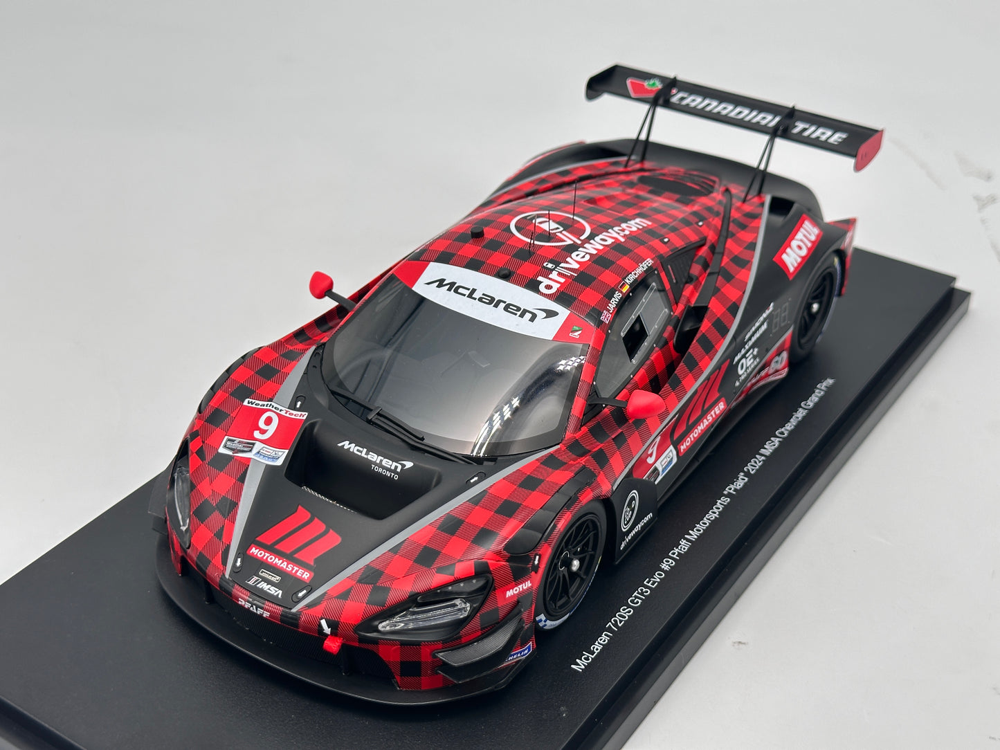 TOPSPEED 1/18 McLaren 720S GT3 Evo #9 Pfaff Motorsports Plaid Red Plaid Resin Model