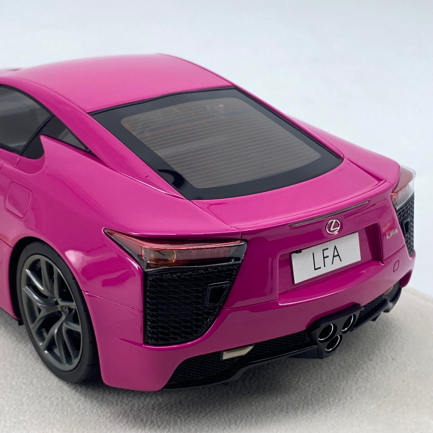 MAKEUP 1/18 Lexus LFA resin simulation car model birthday gift ornaments