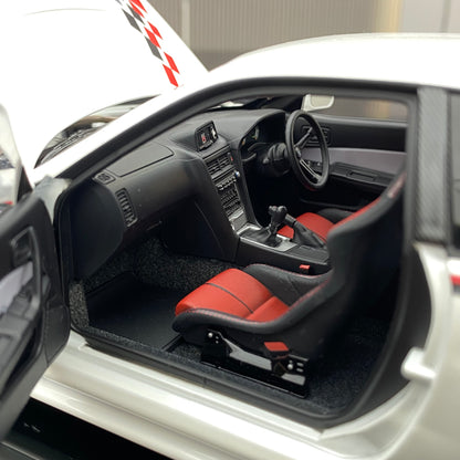 MOTORHELIX 1/18 NISMO SKYLINE GT-R (R34) Modelo de coche de simulación totalmente abierto de aleación PERSONALIZADO POR NISMO