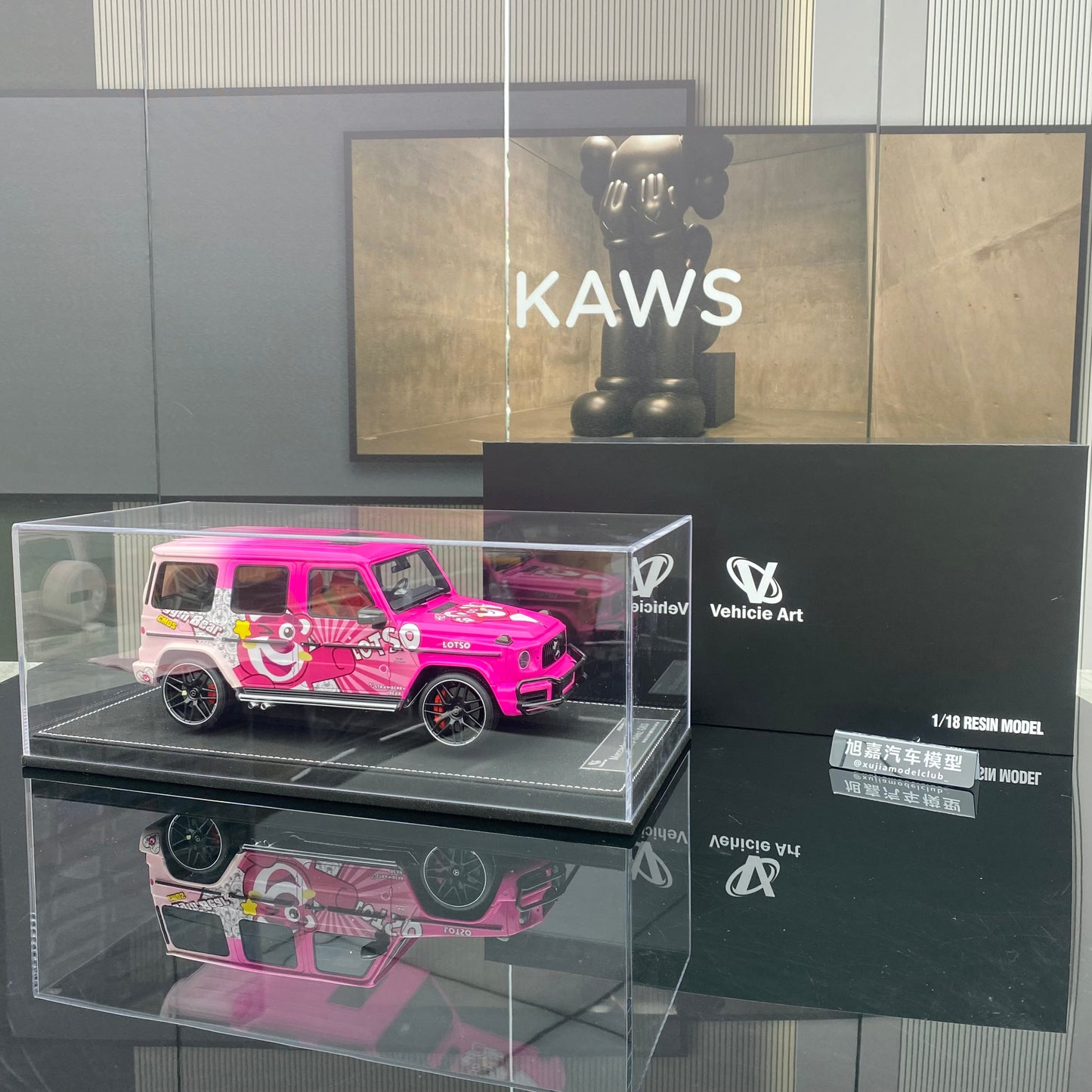 Vehicle Art 1/18 Mercedes-Benz G63 AMG Strawberry Bear Painted Resin Sealed Car Model
