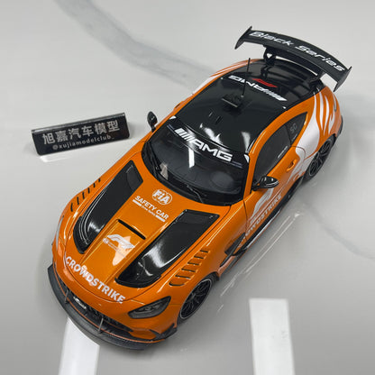 MINICHAMPS 1/18 Mercedes-AMG GT BLACK SERIES SILVERSTONE 2025 Safety Car Orange 110032092